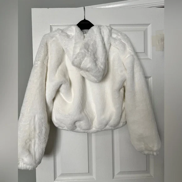 **Beautiful White Faux Fur Small Hooded Zipper Jacket** - Picture 3 of 7